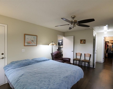 323 Knottwood Court - Photo Thumbnail 12