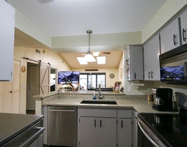 323 Knottwood Court - Photo Thumbnail 5