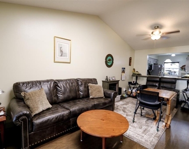 323 Knottwood Court - Photo Thumbnail 10