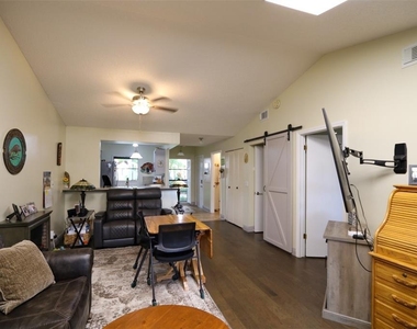 323 Knottwood Court - Photo Thumbnail 2