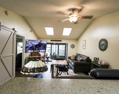 323 Knottwood Court - Photo Thumbnail 8