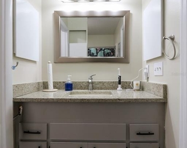 323 Knottwood Court - Photo Thumbnail 13