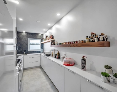 224 6th Avenue N - Photo Thumbnail 10