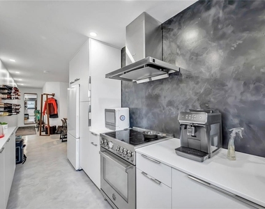 224 6th Avenue N - Photo Thumbnail 16