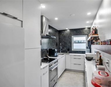 224 6th Avenue N - Photo Thumbnail 12