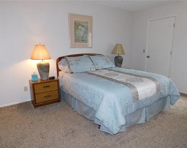 111 E Cypress Court - Photo Thumbnail 10