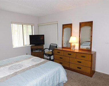 111 E Cypress Court - Photo Thumbnail 11