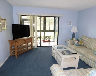 111 E Cypress Court - Photo Thumbnail 2