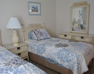 111 E Cypress Court - Photo Thumbnail 13
