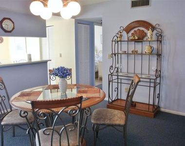 111 E Cypress Court - Photo Thumbnail 6