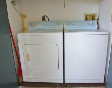 111 E Cypress Court - Photo Thumbnail 16