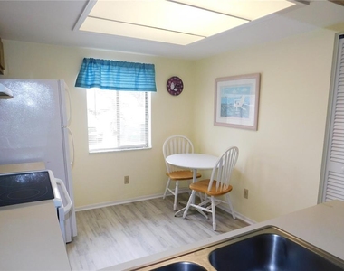 111 E Cypress Court - Photo Thumbnail 8