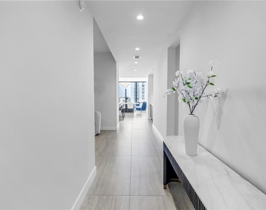 301 1st Street S - Photo Thumbnail 3