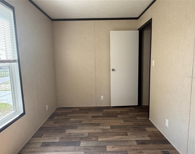 806 Swindell Avenue N - Photo Thumbnail 17