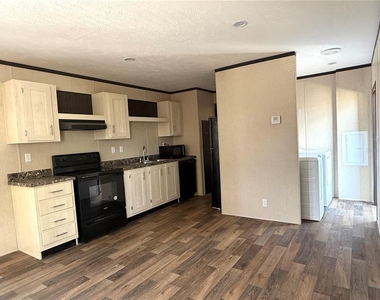 806 Swindell Avenue N - Photo Thumbnail 2