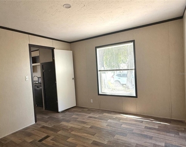 806 Swindell Avenue N - Photo Thumbnail 12