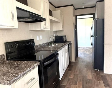 806 Swindell Avenue N - Photo Thumbnail 3