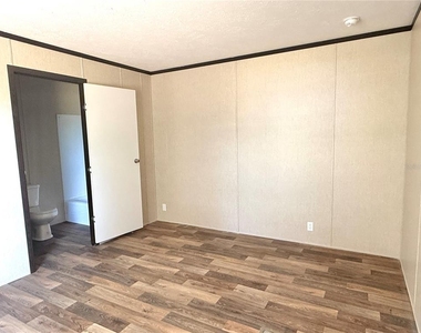 806 Swindell Avenue N - Photo Thumbnail 18