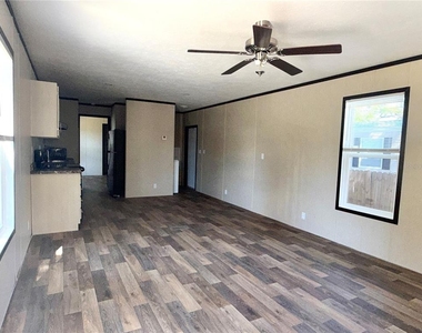 806 Swindell Avenue N - Photo Thumbnail 6