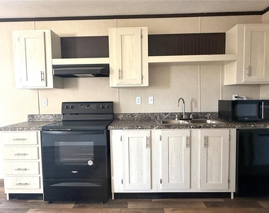 806 Swindell Avenue N - Photo Thumbnail 1