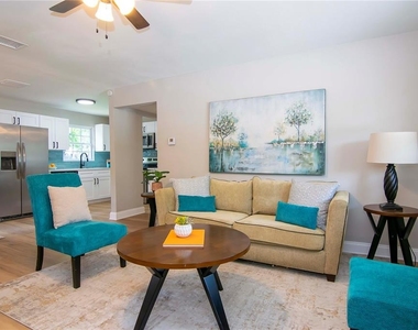 3708 W Tyson Avenue - Photo Thumbnail 7