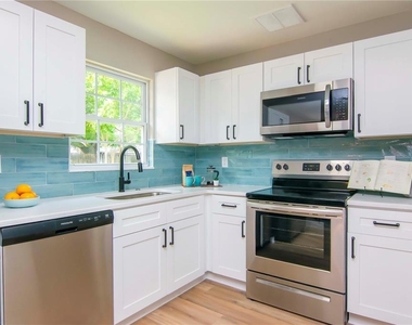 3708 W Tyson Avenue - Photo Thumbnail 13