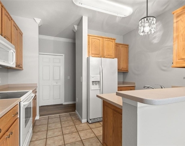 2200 Tuscany Trace - Photo Thumbnail 7