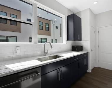 2506 W Cleveland Street - Photo Thumbnail 5