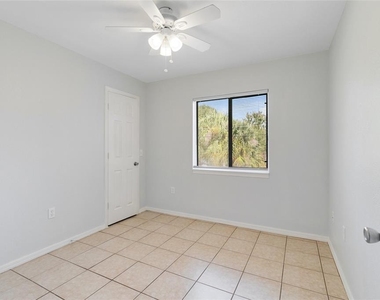 1040 S Buena Vista Drive - Photo Thumbnail 5