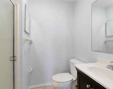 1040 S Buena Vista Drive - Photo Thumbnail 10