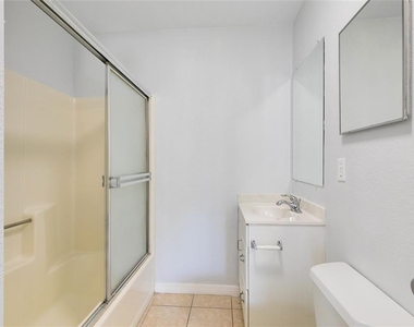 1040 S Buena Vista Drive - Photo Thumbnail 6