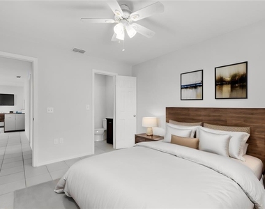 1040 S Buena Vista Drive - Photo Thumbnail 3