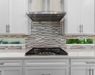 9242 Hanging Vine Court - Photo Thumbnail 24
