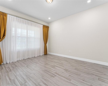 9242 Hanging Vine Court - Photo Thumbnail 15