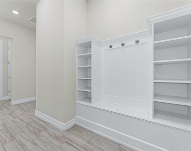 9242 Hanging Vine Court - Photo Thumbnail 27
