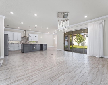 9242 Hanging Vine Court - Photo Thumbnail 18