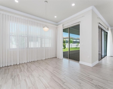 9242 Hanging Vine Court - Photo Thumbnail 19