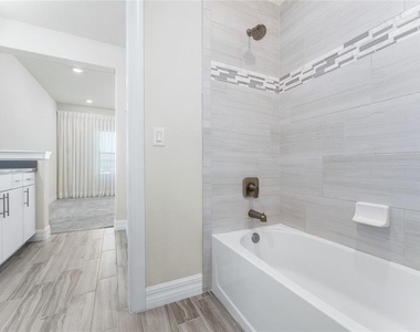 9242 Hanging Vine Court - Photo Thumbnail 41