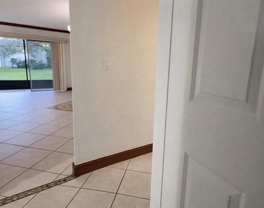 4407 S Semoran Boulevard - Photo Thumbnail 8