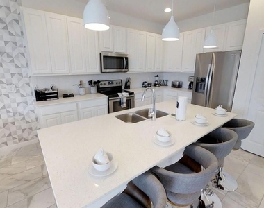 3810 Oakville Avenue - Photo Thumbnail 4