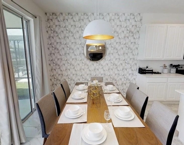 3810 Oakville Avenue - Photo Thumbnail 5