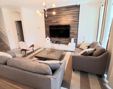 3810 Oakville Avenue - Photo Thumbnail 3