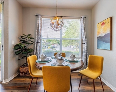 8913 Legacy Court - Photo Thumbnail 6