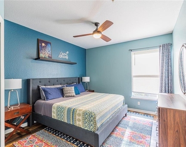 8913 Legacy Court - Photo Thumbnail 12