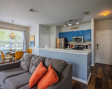 8913 Legacy Court - Photo Thumbnail 7