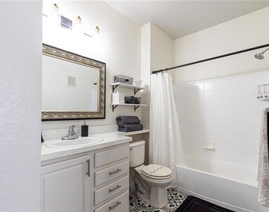 8913 Legacy Court - Photo Thumbnail 14