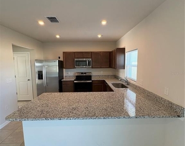 1221 Lexington Lane - Photo Thumbnail 7