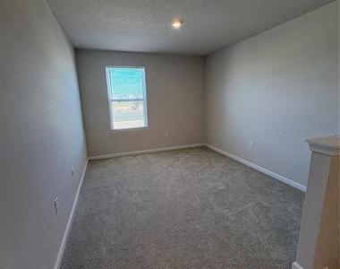 1221 Lexington Lane - Photo Thumbnail 17