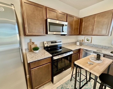 1221 Lexington Lane - Photo Thumbnail 4