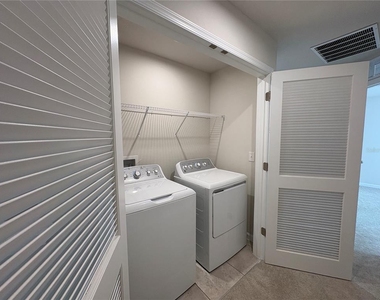 1221 Lexington Lane - Photo Thumbnail 35